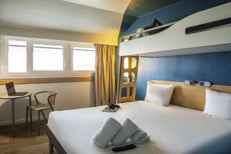 ibis budget Paris Porte de Pantin Отели рядом с достопримечательностью «Chapelle Notre-Dame-de-l'Étoile de Bobigny»