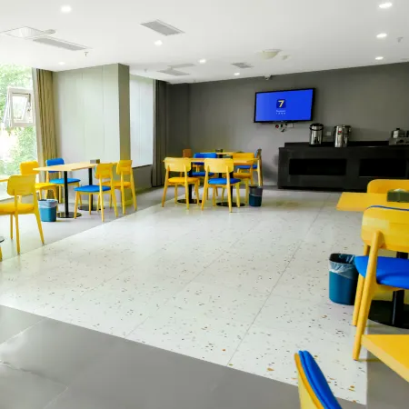 7 Days Premium Hotel (Chongqing Yunyang Chengzhongcheng Commercial Street)