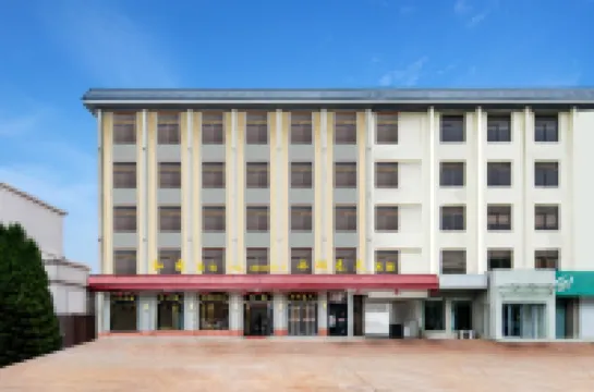 Yangzhou Xihu Spring Hotel (Slender West Lake) Hotels near Daming Temple