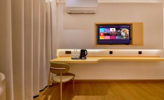 Junhan Smart Hotel (Nanping Pedestrian Street Tangzixiang Subway Station Store)