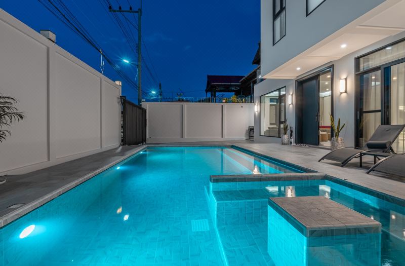 T M L-Urban 4 Bedroom-Independent Swimming Pool and Ktv
