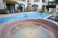 Sun Moon Beach swimming pool courtyard (Shek Mui Wan Shop) - โรแมนติก