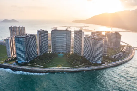 Yajing Haiju Surfing Seaview Design Hotel (Wanning Sunac Riyuewan Branch)