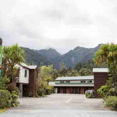 Punga Grove Hotel Exterior