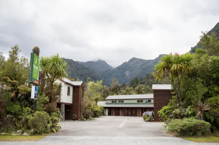 Punga Grove Отели рядом с достопримечательностью «West Coast Wildlife Centre»