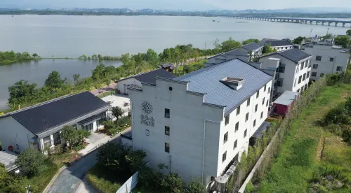 Floral Hotel·Luyixiang Village hotel (Jiujiang Lushan Beihai Resort Area) Hotels in Jiujiang