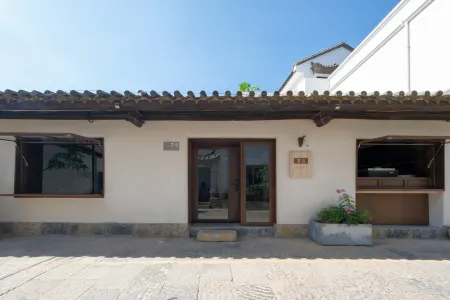 Shi HuanLight luxury healing vacation villa (Jianshui ancient city Wenchang store) Отели рядом с достопримечательностью «Ant Workshop Scenic Area»