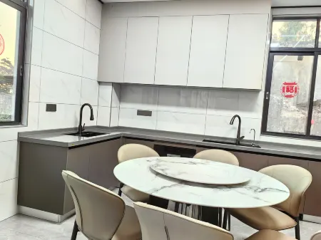 Naozhou Island Xingchen Yuhai Homestay Отели рядом с достопримечательностью «Naozhou Lighthouse»