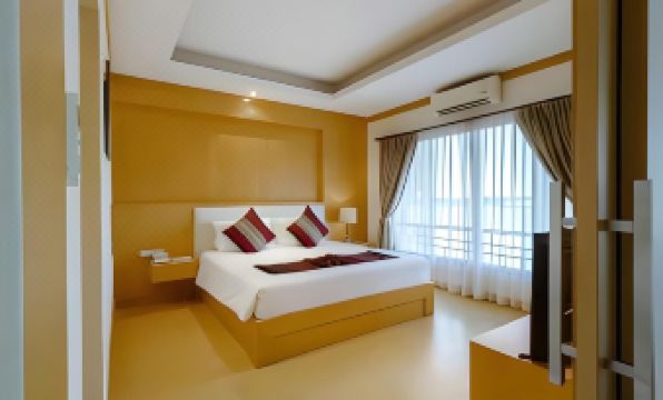 Royal Nakhara Hotel and Convention Centre