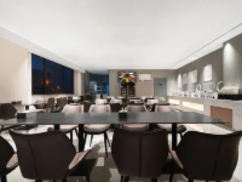 藝龍瑞雲酒店（霍邱玖悅六和街萬達廣場店） 霍邱酒店