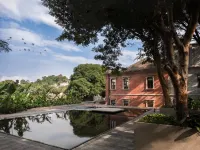 LIVINGSENSE Yinxi Shiwai Hotel Hotels near Gulangyu