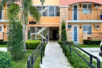 7-14min From Airport, SM mall, Large Work Table, Free Pool, Digital Nomad/Remote Work Hotels in 