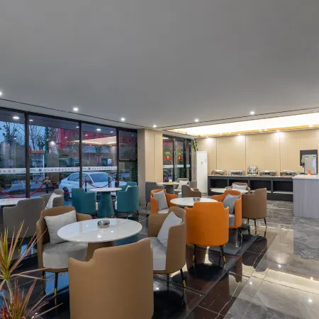 Jiangling Shiguang Hotel (Yidu Xunlong Water Street Branch)