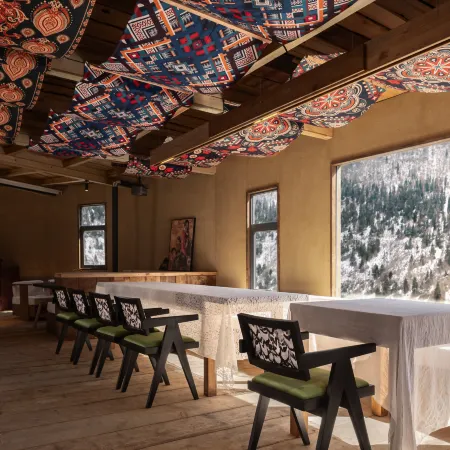 Yanlan Xue Xiu · Snow - domain Secret - land Homestay (Siguniang Mountain Scenic Area Store)