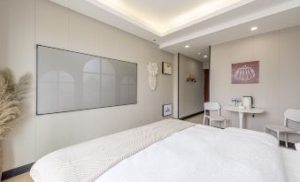 Luliang City Homestay (Hangzhou Bay Century City)