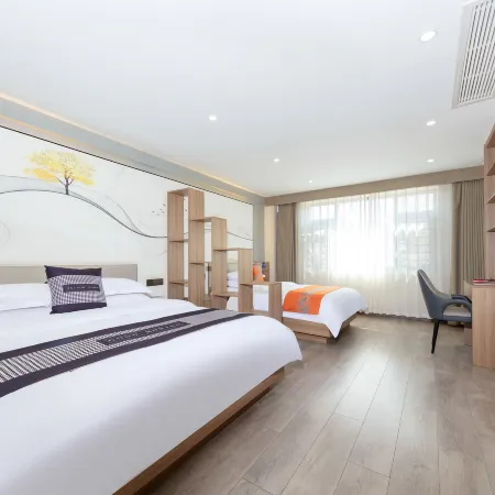 Zhaotong Yunju Hotel (Xinggeng Sinology Culture Park and Hejing Square Branch) Отели в г. Чжаотун