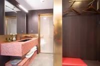 Xiao · ISVARA Designer Hotel (Huaihe Road Pedestrian Street)
