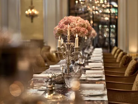 Plaza Athénée Paris & Dior Spa Отели рядом с достопримечательностью «Сад Отель де Сан»