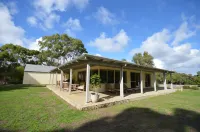 Acacia Chalets Hotels near Wooditjup National Park