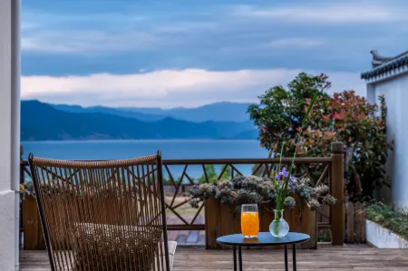 Lugu Lake suven Resort