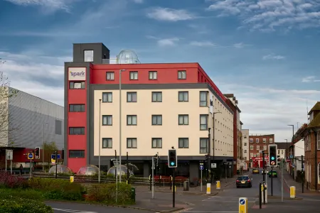 Spark by Hilton Luton Отели рядом со станцией Luton Airport Parkway Railway Station