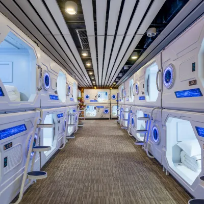 Shiji Qingteng Capsule Hotel (T3 Terminal) 京林温泉周辺のホテル