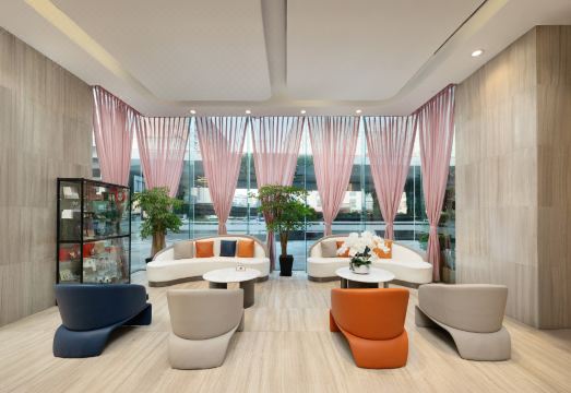 홀리데이 인 익스프레스 로비