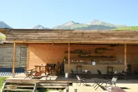 What homestay is located in Qiongkushitai Mountain