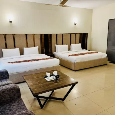 Solace Inn Отели рядом с достопримечательностью «Торговый центр Centaurus»
