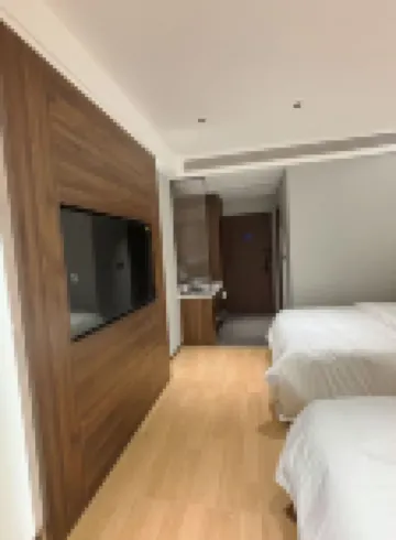 Tongren Baiyue Hotel
