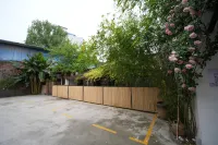 Moshu Homestay (Meishan East Station & Sansu Temple Branch) - parking