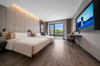 Atour Hotel on National Highway 318 in Xinduqiao, Kangding