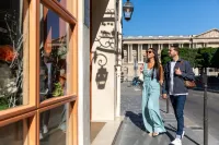 盧浮宮裡拉思飯店 Le Louvre Ripaille附近的飯店