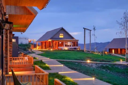Yinshan·33 Vacation Homestay (Baihaba Store Scenic Area)