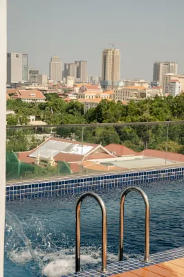The Scenic Hotel Hotel in zona CamEd Business School