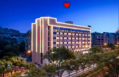 Four Seasons Yijing Hotel (Jinhua High-speed Railway Station Yintai City Branch)