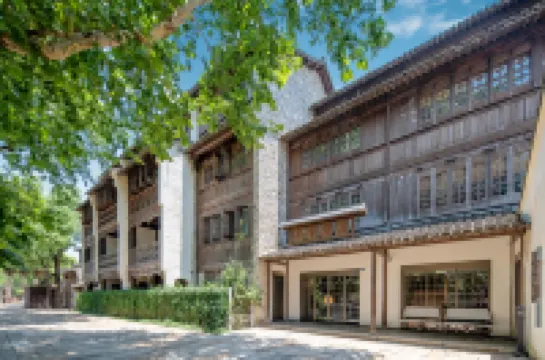 Yanguan Chaolezhicheng Shuishi Hotel