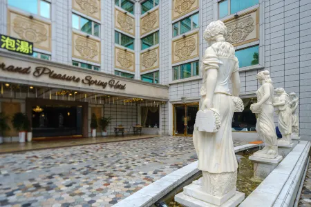 Grand Pleasure Spring Hotel Отели рядом с достопримечательностью «Yang-Ming Shu-Wu Mansion»