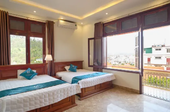 Kim's Homestay & Villa Hotels near Sun World Halong Complex