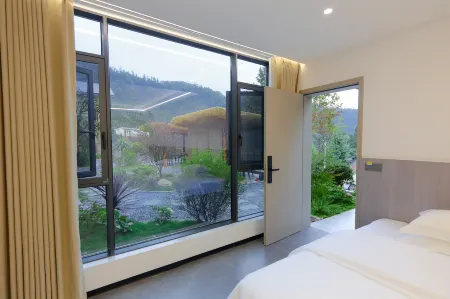 Emeishan Yishan Guiyin Hotel (Qingyin Pavilion Scenic Area) Отели рядом с достопримечательностью «Xixin Temple»