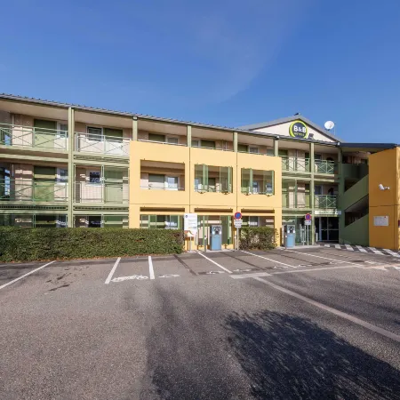 B&B Hotel Clermont-Ferrand le Brézet Aéroport