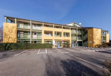 B&B Hotel Clermont-Ferrand le Brézet Aéroport Отели в г. Пон-дю-Шато