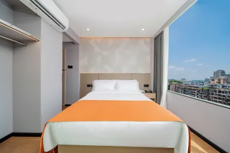 Dong'an Holiday Hotel Отели рядом с достопримечательностью «Liuzu (Six Ancestors) Temple»