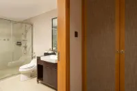 Fenglin Yueshan Hotel (Xingyi Wanfenglin International Convention Center Observation Deck) - Balkoner
