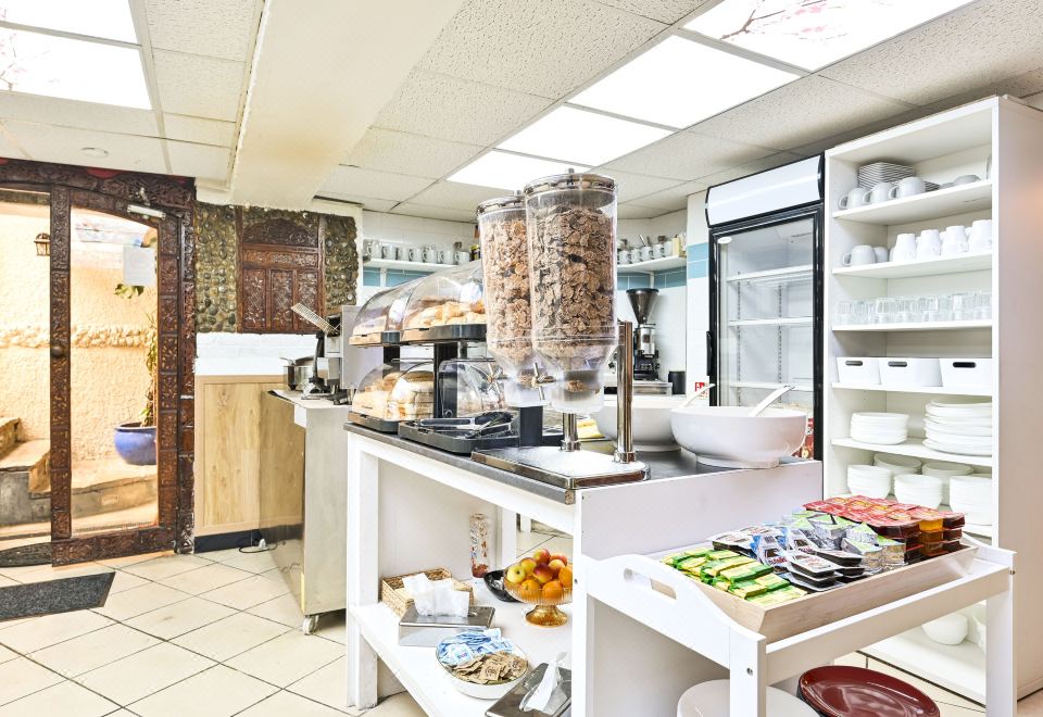 2. 더 브리지 호텔..