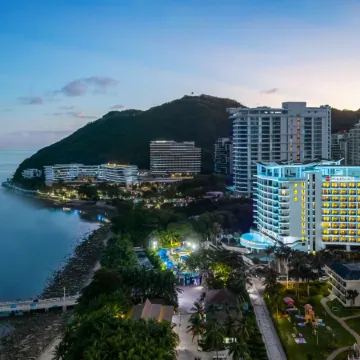 Sanya Junji Seaview Hotel Отели рядом с достопримечательностью «Пляж Дадунхай»