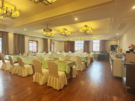 Qingmu Selected Hotel (Qufu Sankong Scenic Area Tourist Center Branch) Отели рядом с достопримечательностью «WuMaCi Jie»