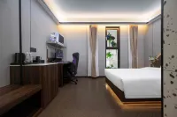 Heguang ALIENSPACE E-sports Hotel (Qingdao Taidong Pedestrian Street Metro Station Branch) - Esports