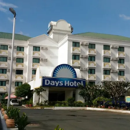 Real Family Hotel (formerly Days Hotel Batangas)