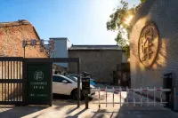 Liangyi Xunji Hotel - parking